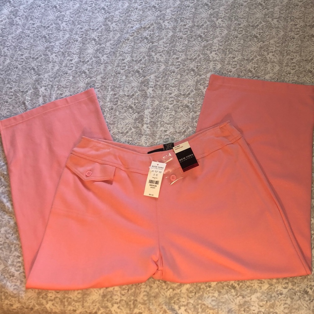 New York and Company Cropped Pant Medium Short - Picture 2 of 4